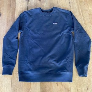 patagonia crew neck; navy blue; large